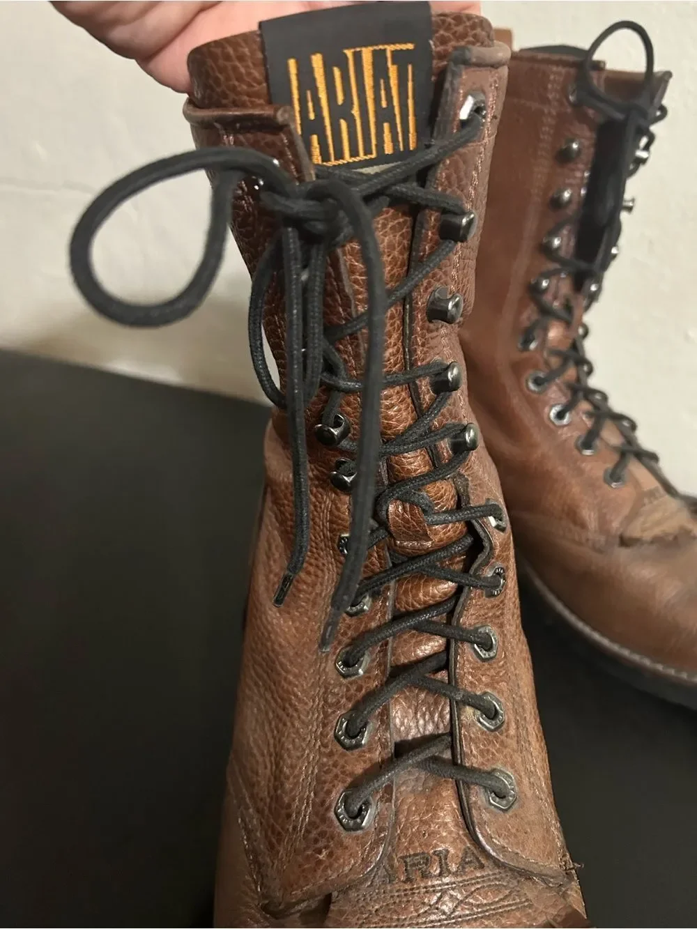 Ariat men’s size 10 EE lace up boots